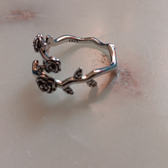 Ring s 9 real Sterling silver stamped 925 comes with a gift box - Picture 2 of 3